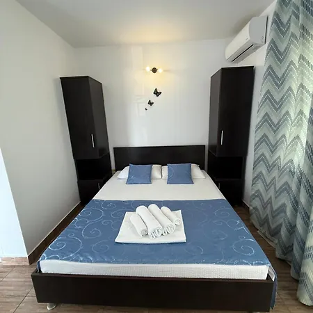 εllada Guest house